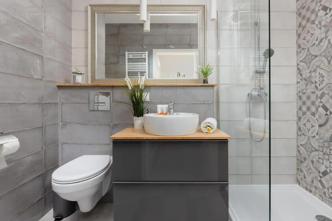 Warsaw Sokolowska One Bedroom Apartament By Noclegi Renters